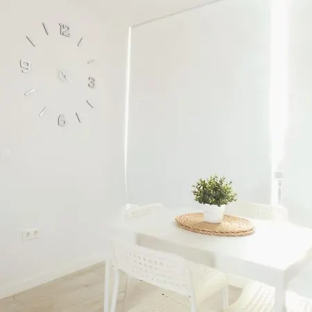 Appartamento Newly Refurbished Beachfront Apartment.